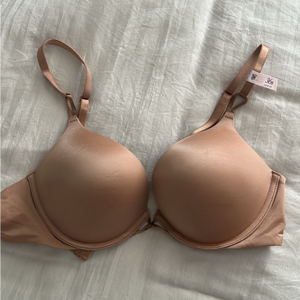 Victoria’s Secret bombshell bra